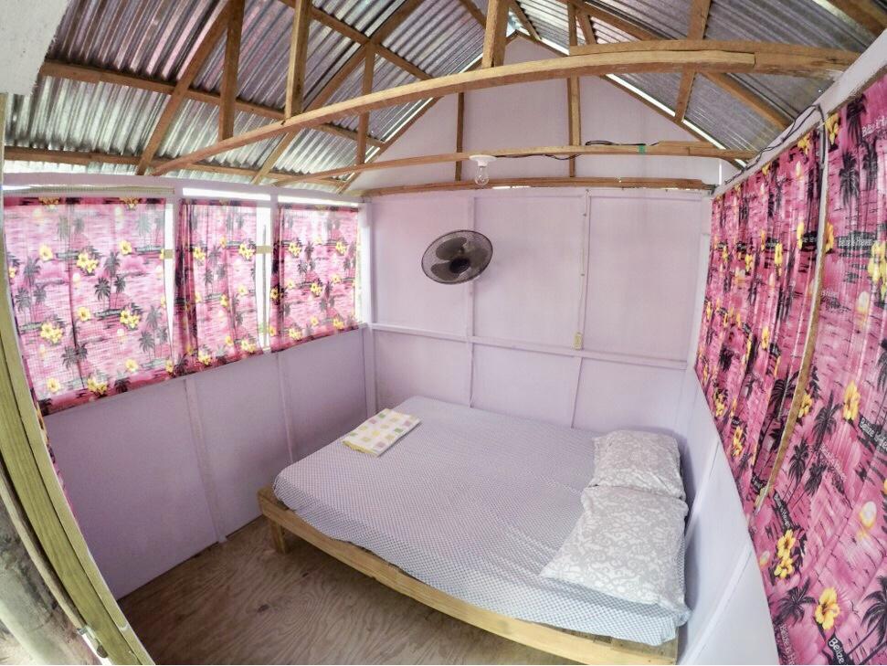 Tropical Oasis Hostel Caye Corker Kültér fotó